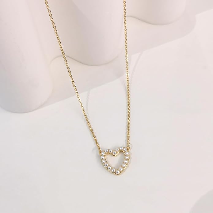 Zeffy Cute Heart Necklace 18k Gold/Silver Plated Tiny Heart Pendant Choker Necklaces Gold Love Heart Chain Necklace for Women Dainty Gold Jewelry Valentines Day Gifts for Women Girls Teen Girls