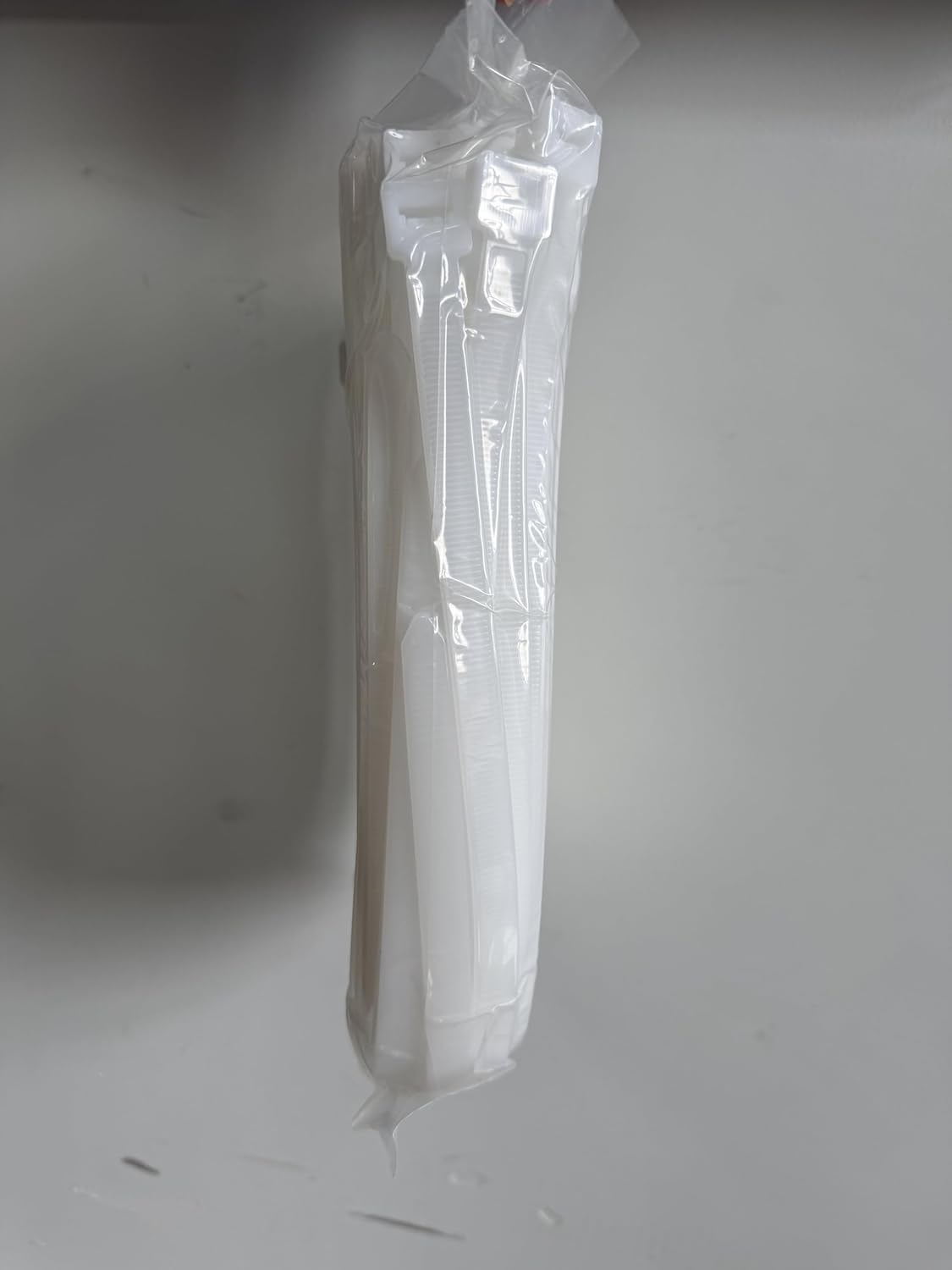 XINGO 26 inch White Zip Ties Heavy Duty 100 Pack, 200 lbs Ultra Strong Plastic Wire Ties, Large Cable Ties Extra Long Tie Wraps, Indoor and Outdoor UV Resistant-VerdiqueGarden