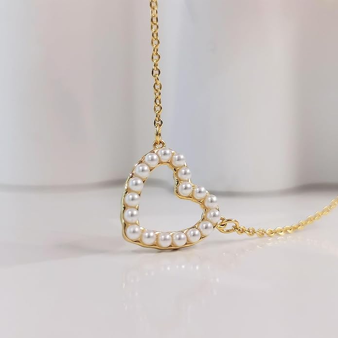 Zeffy Cute Heart Necklace 18k Gold/Silver Plated Tiny Heart Pendant Choker Necklaces Gold Love Heart Chain Necklace for Women Dainty Gold Jewelry Valentines Day Gifts for Women Girls Teen Girls