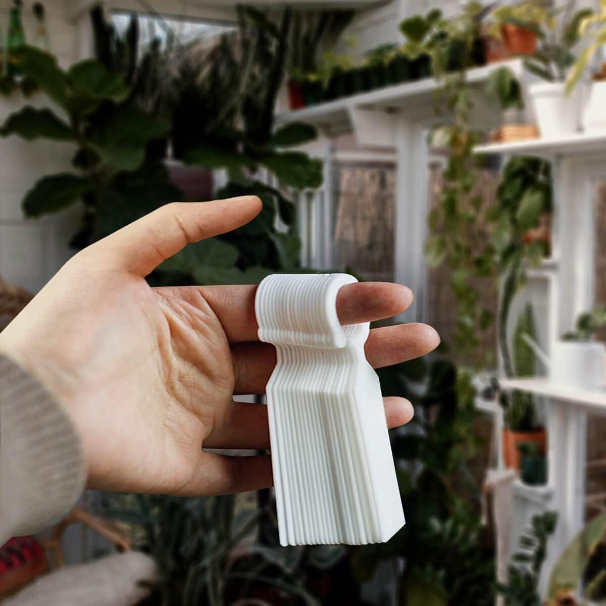 MHY 100 Pcs Thick Plastic Plant Labels - Garden Waterproof Plant Tree Tags - 4.3 inch Color Hanging Plant Markers for Plants, Potted Plants, Nurseries, Trees，Gardening (Red)-VerdiqueGarden