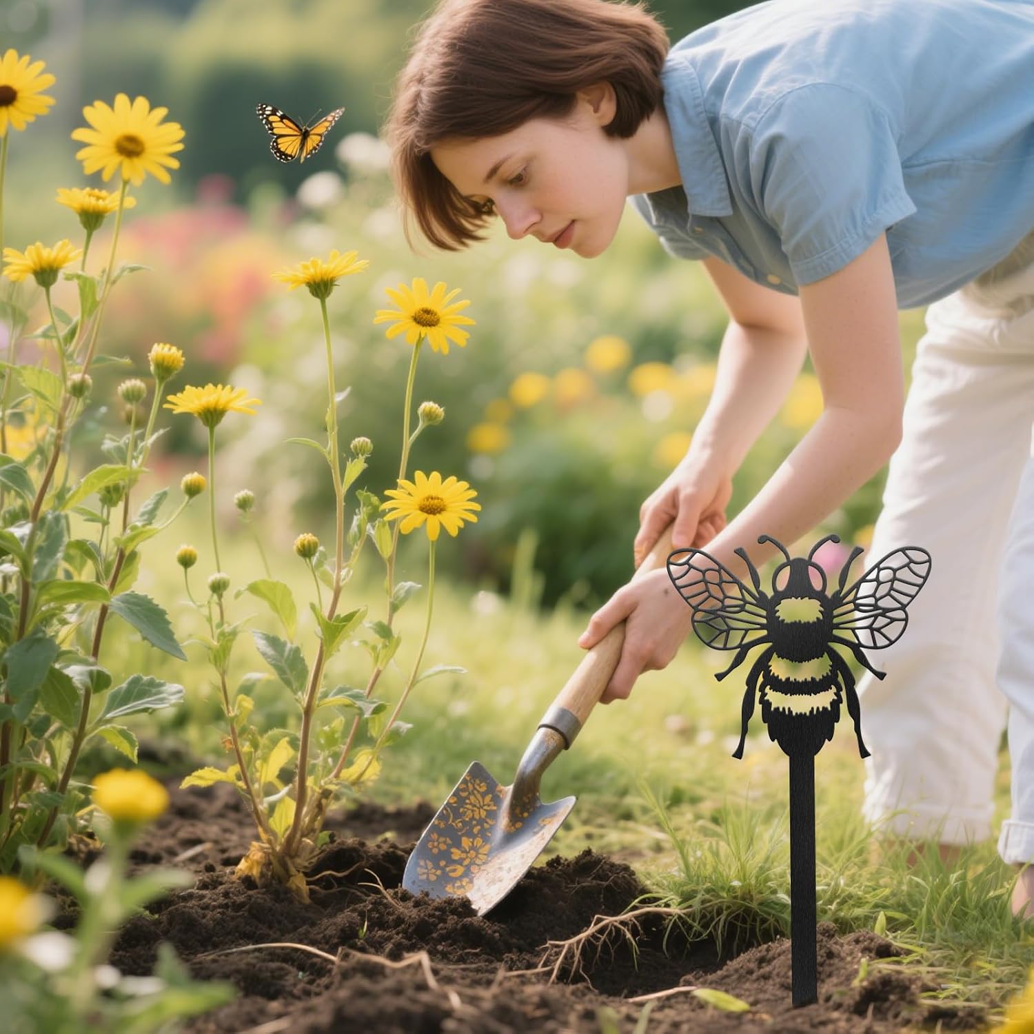 CUTHOLLOW Metal Plant Marker Stake Bee for Outdoor Indoor, Waterproof 11.8 inch Cute Garden Plant Labels Sign Tag for Vegetables, Farmhouse Greenhouse Decor - Funny Gardening Gifts-VerdiqueGarden