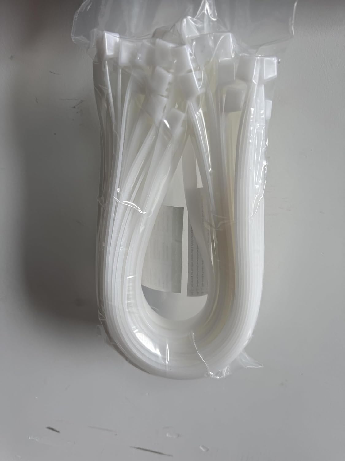 XINGO 26 inch White Zip Ties Heavy Duty 100 Pack, 200 lbs Ultra Strong Plastic Wire Ties, Large Cable Ties Extra Long Tie Wraps, Indoor and Outdoor UV Resistant-VerdiqueGarden