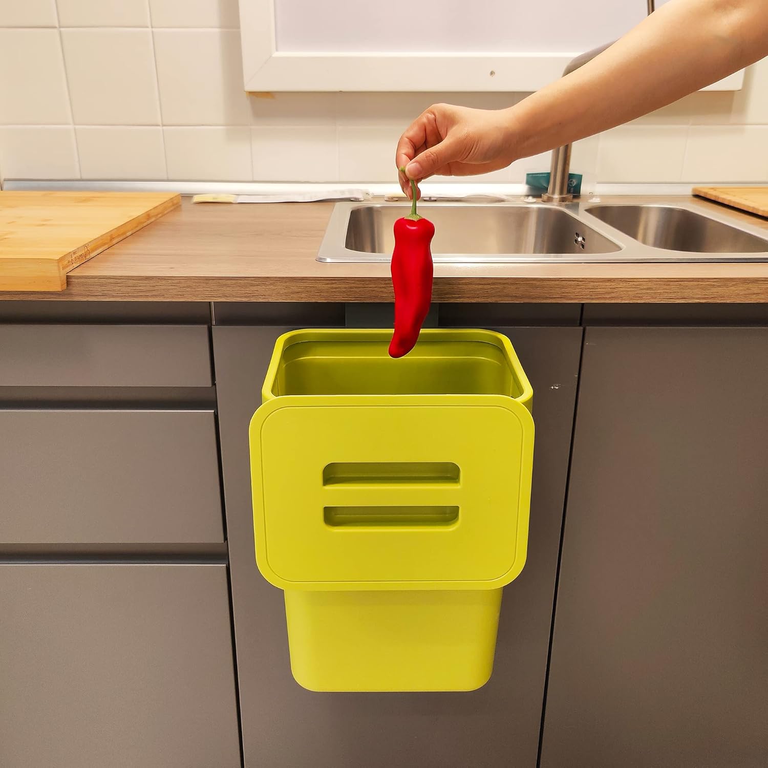 stonespace Small Trash Can with Lid，Mountable Indoor Compost Bucket, Hanging Trash Can with Lid for Cupboard/Bathroom/Bedroom/Office/Camping, 3.2 Gallon/12L Green-VerdiqueGarden