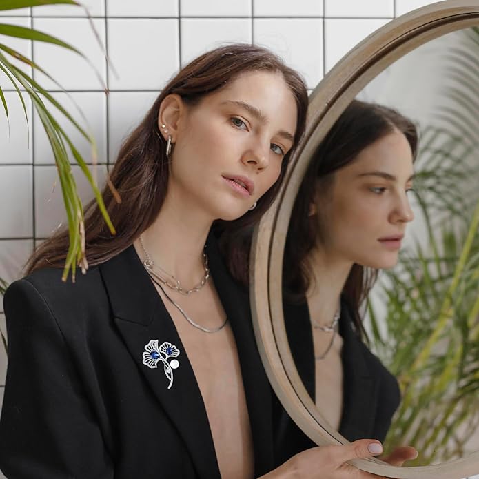 Autumn Leaf Pin - Gold-plated Rhinestone Leaf Brooch for Women - Fall Lapel Pin Jewelry Gift for Wife Mom