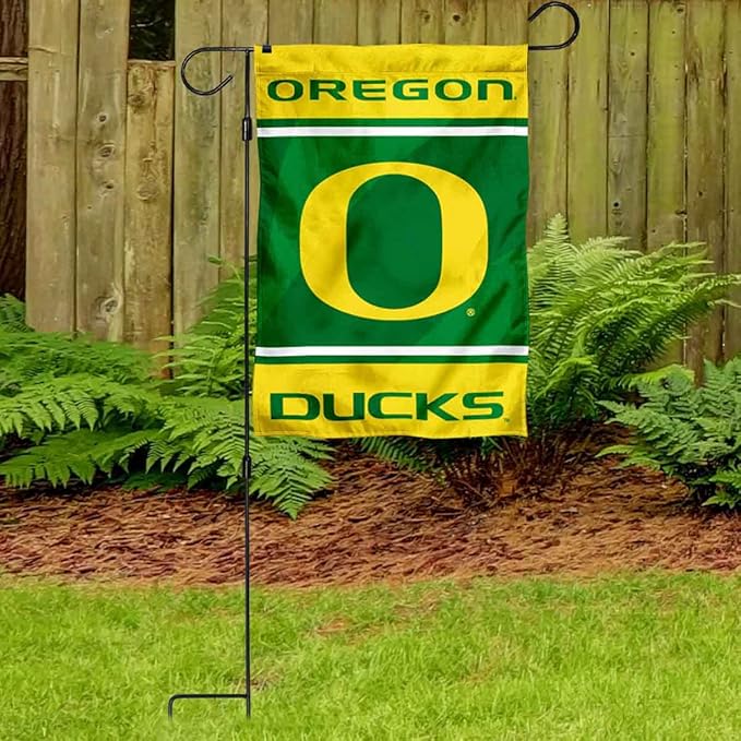 College Flags & Banners Co. Ducks Garden Banner Flag with Flag Pole Stand Set-VerdiqueGarden