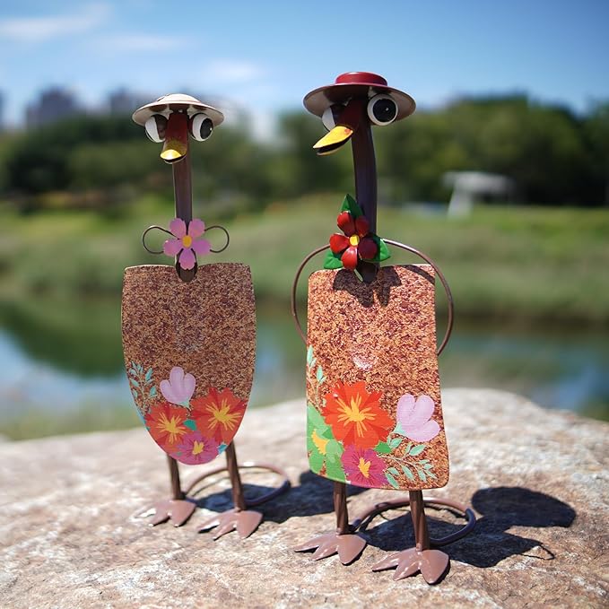 HONGLAND Duck Metal Yard Art - Duck Couple Garden Decor, Shovel Ornaments Outdoor Statue - 2 Pack Farmhouse Patio Balcony Gardening Gifts for Women-VerdiqueGarden