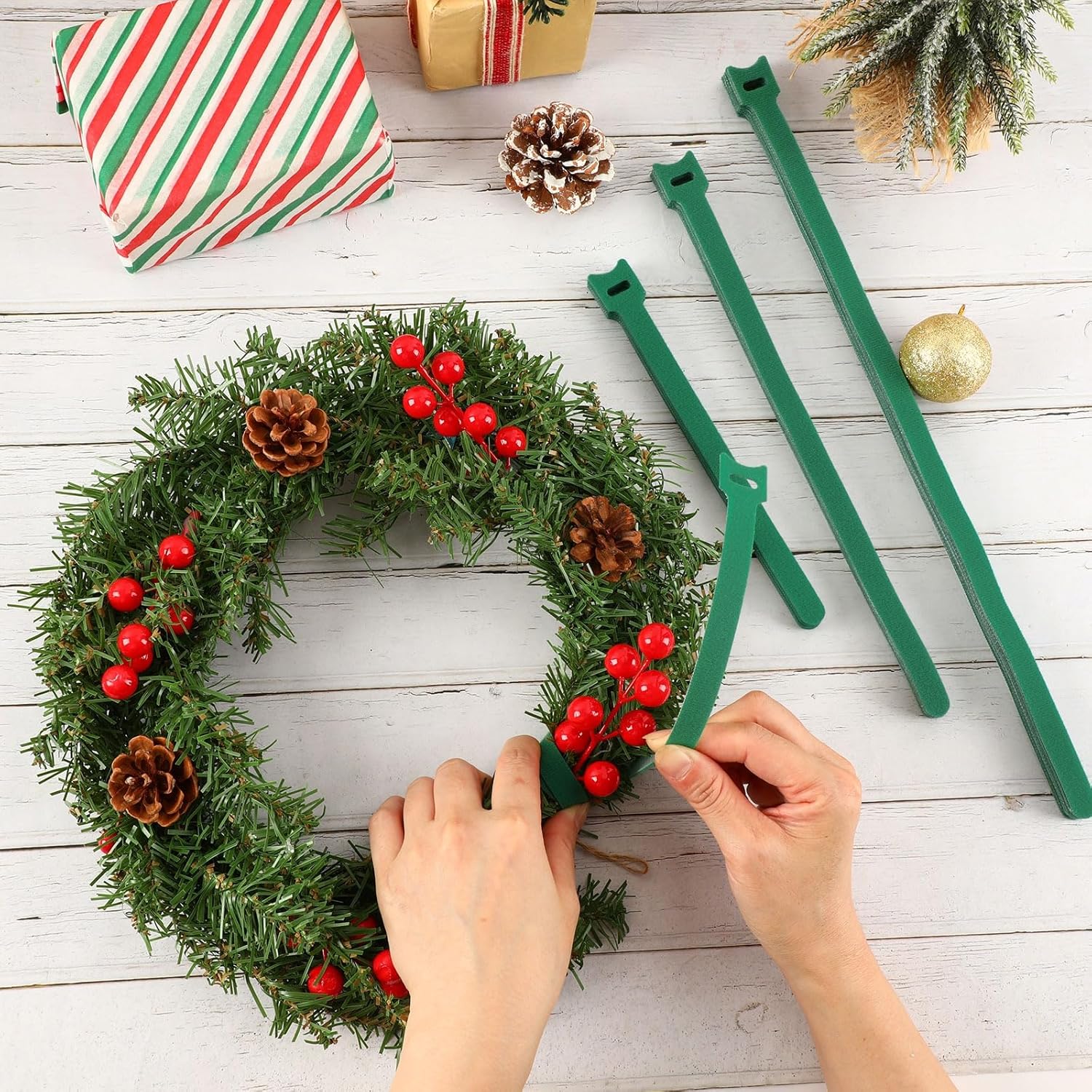 100 Pcs Christmas Garland Ties 15.75Inch Adjustable Holiday Garland Twist Ties for Holiday Halloween Tree Wreath Party Yard Wall Doorway Reusable Nylon Garden Cable Straps Decoration(Green)-VerdiqueGarden