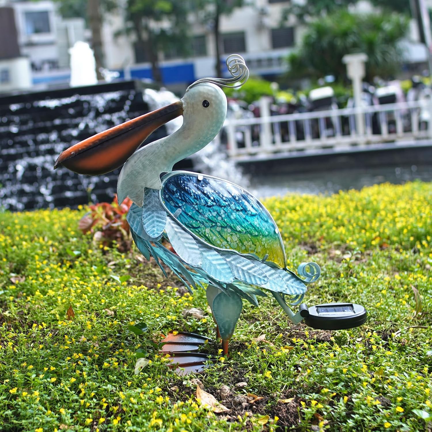 HONGLAND Solar Metal Pelican Statues Garden Sculpture & Statues, 17 Inch Glass Outdoor Pelican Yard Art Coastal Ocean Bird Decor Lawn Ornament for Backyard Porch Patio Decor（Blue-Green）-VerdiqueGarden