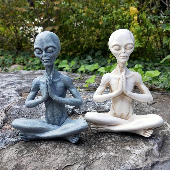 Yoga Alien Statue, Sci-fi Outer Space UFO Alien Figure, Resin Medition Alien Home Office Bookshelf Decor Sculpture, 6.3" H-VerdiqueGarden