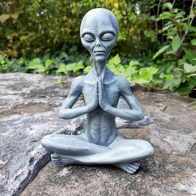 Yoga Alien Statue, Sci-fi Outer Space UFO Alien Figure, Resin Medition Alien Home Office Bookshelf Decor Sculpture, 6.3" H-VerdiqueGarden