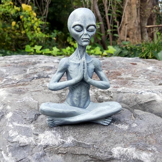 Yoga Alien Statue, Sci-fi Outer Space UFO Alien Figure, Resin Medition Alien Home Office Bookshelf Decor Sculpture, 6.3" H-VerdiqueGarden