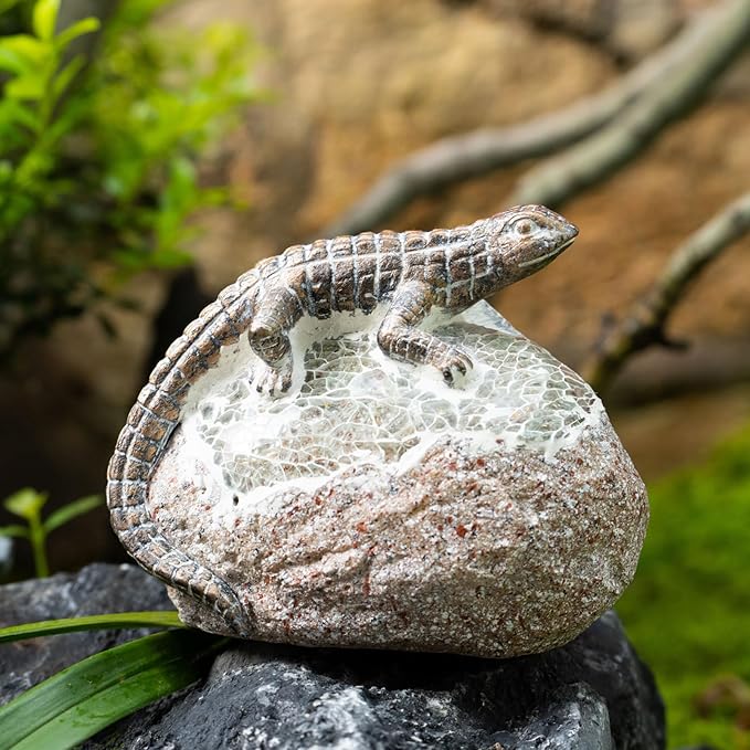 Garden Statue Lizard,Solar Lizard Decor for Outdoor,Resin Lizards Figurine with Solar Light for Patio,Balcony,Yard,Lawn Ornament,Perfect Garden Gift-VerdiqueGarden