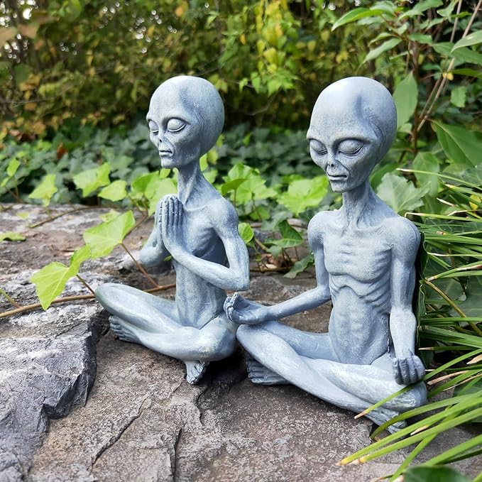 Yoga Alien Statue, Sci-fi Outer Space UFO Alien Figure, Resin Medition Alien Home Office Bookshelf Decor Sculpture, 6.3" H-VerdiqueGarden