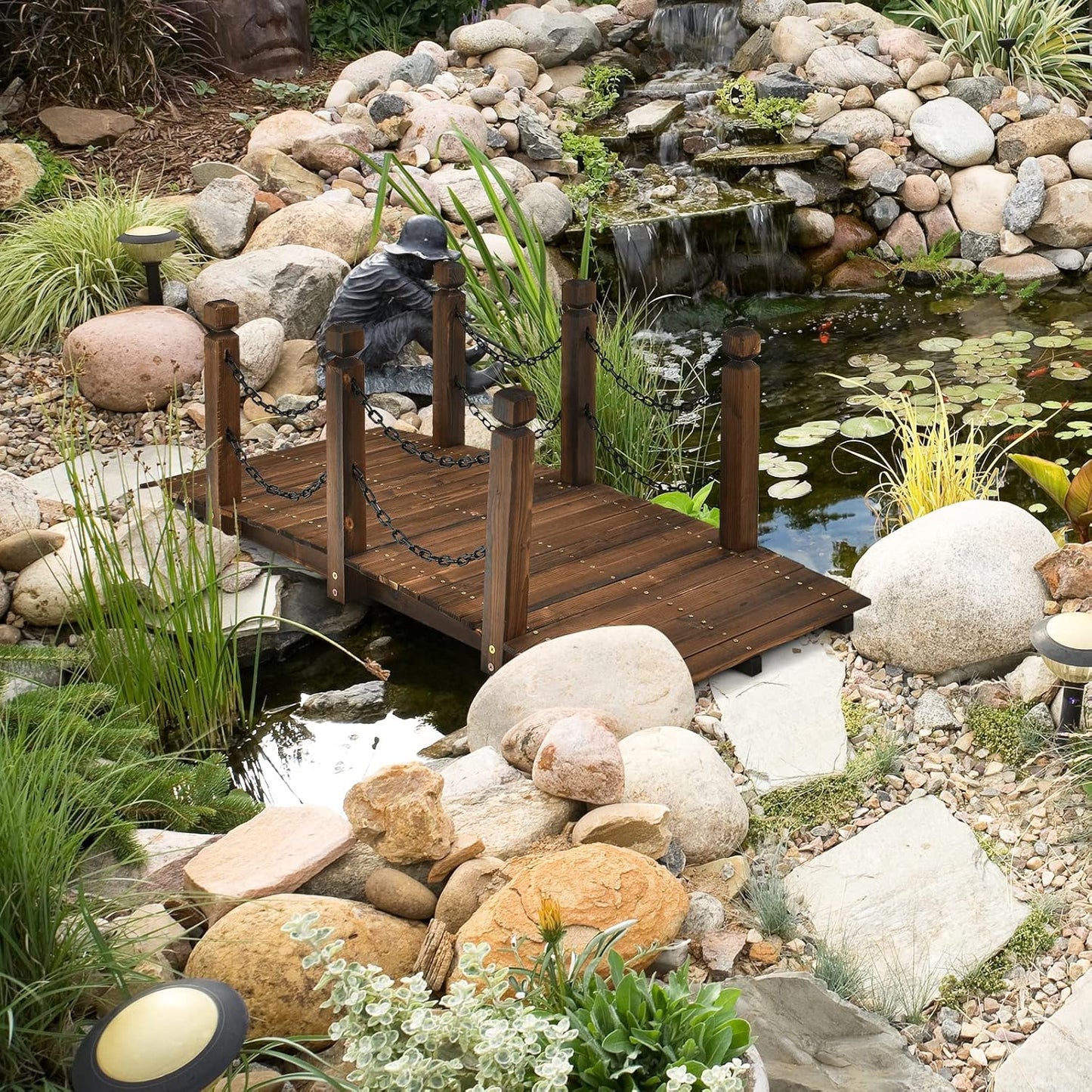 Tangkula 5 FT Wooden Garden Bridge, Arc Footbridge w/Safe Chain Railings, Outside Small Arc Pond Bridge, Decorative Fir Bridge for Landscaping Garden, Pond, Stream, Courtyard, Holds up to 400 LBS-VerdiqueGarden