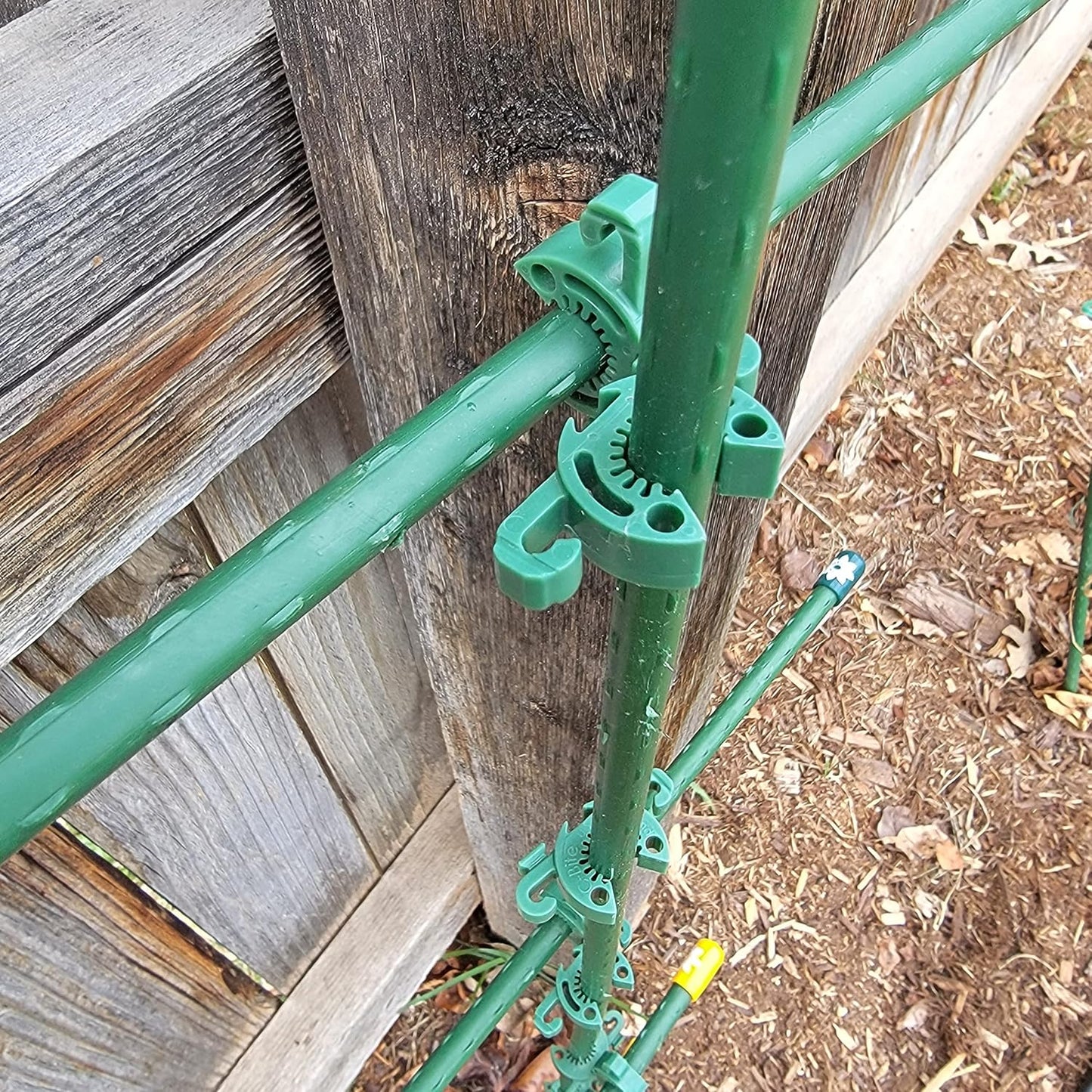 Plant Support Clips for Trellis, Garden Stakes, Wire Fence, Climbing Plants, Indoor Gardening, Hydroponics Systems, and Vines | Durable Gardening Clips (Incognito Green - 100 Pack)-VerdiqueGarden