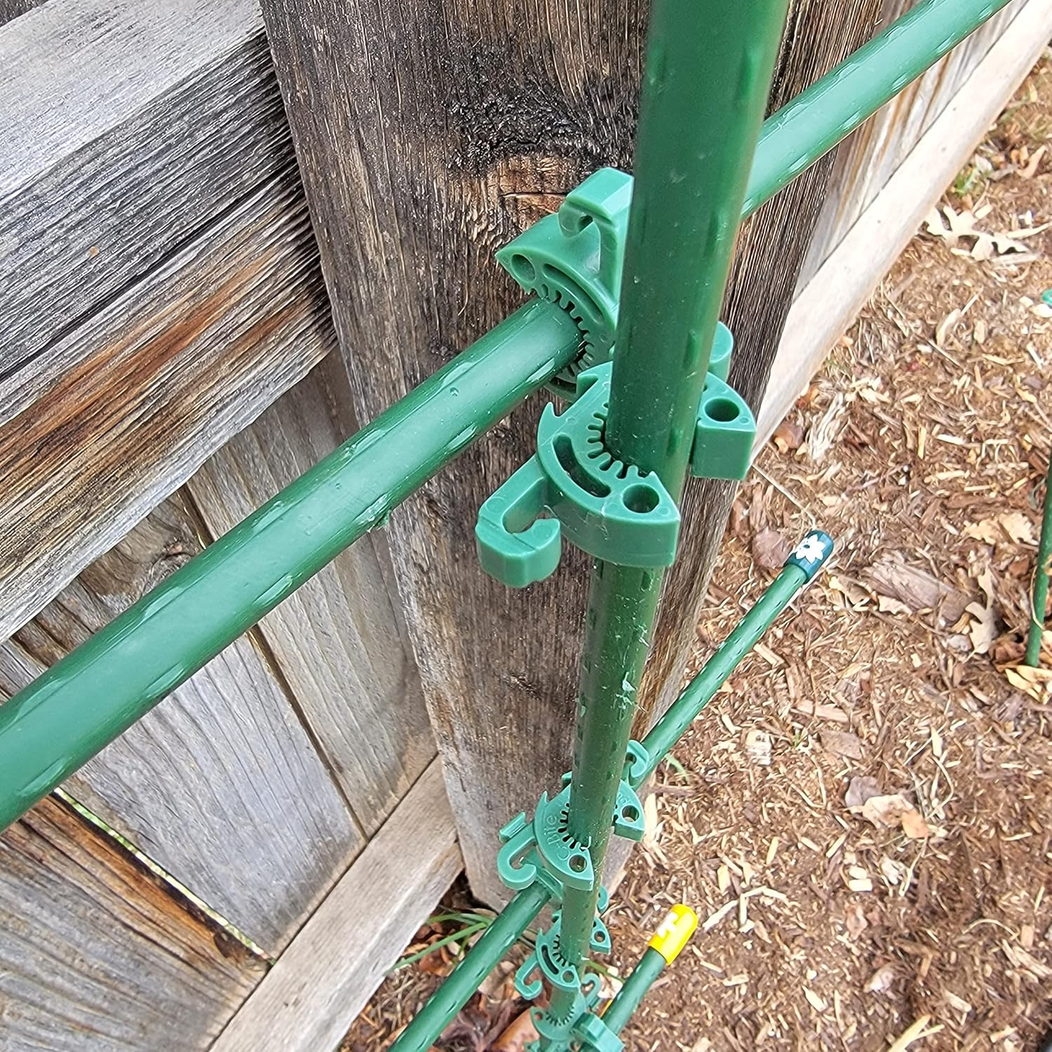 Plant Support Clips for Trellis, Garden Stakes, Wire Fence, Climbing Plants, Indoor Gardening, Hydroponics Systems, and Vines | Durable Gardening Clips (Incognito Green - 100 Pack)-VerdiqueGarden